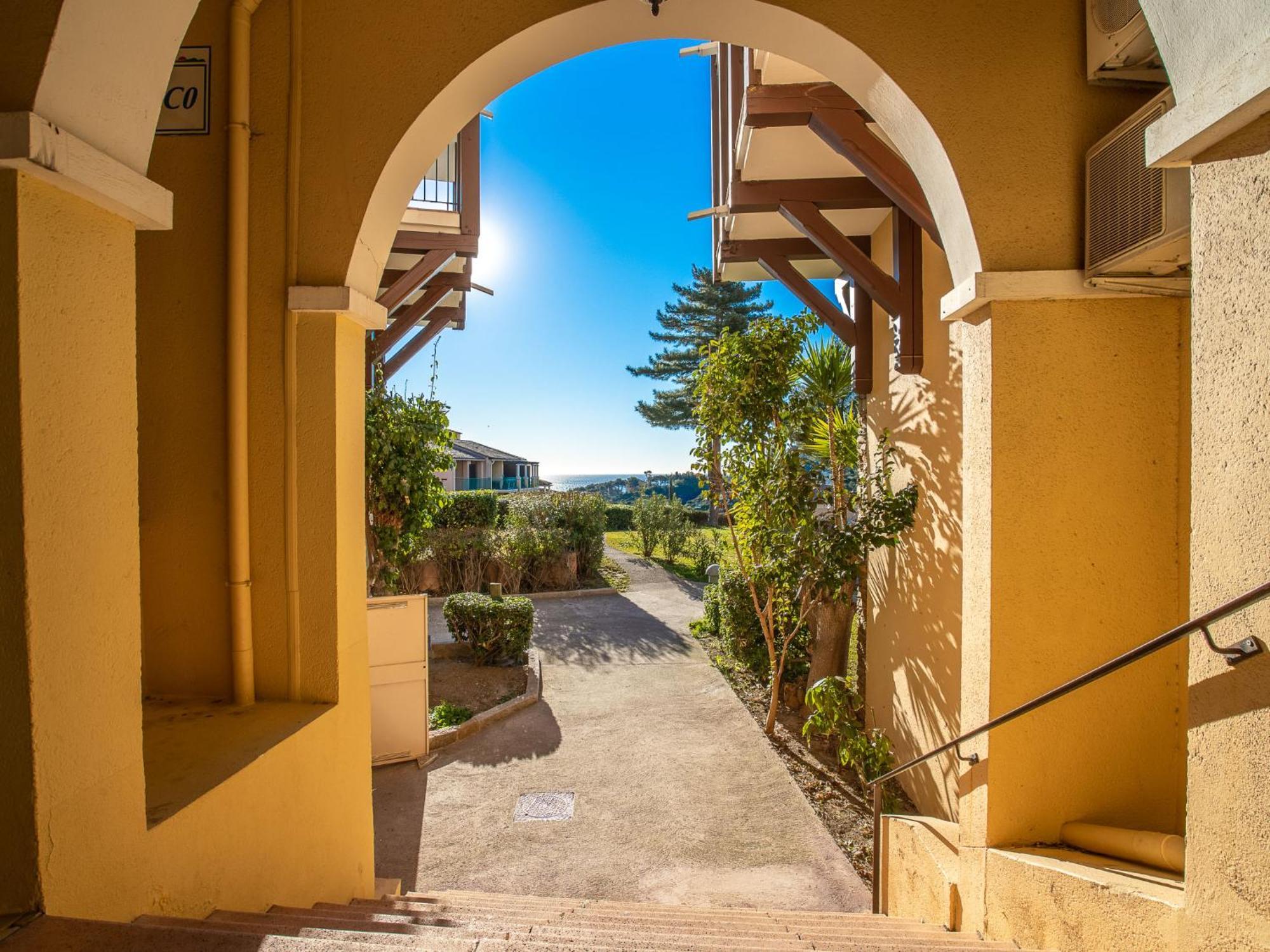 Apartment Village Cap Esterel - Le Village-81 By Interhome Saint-Raphaël Dış mekan fotoğraf